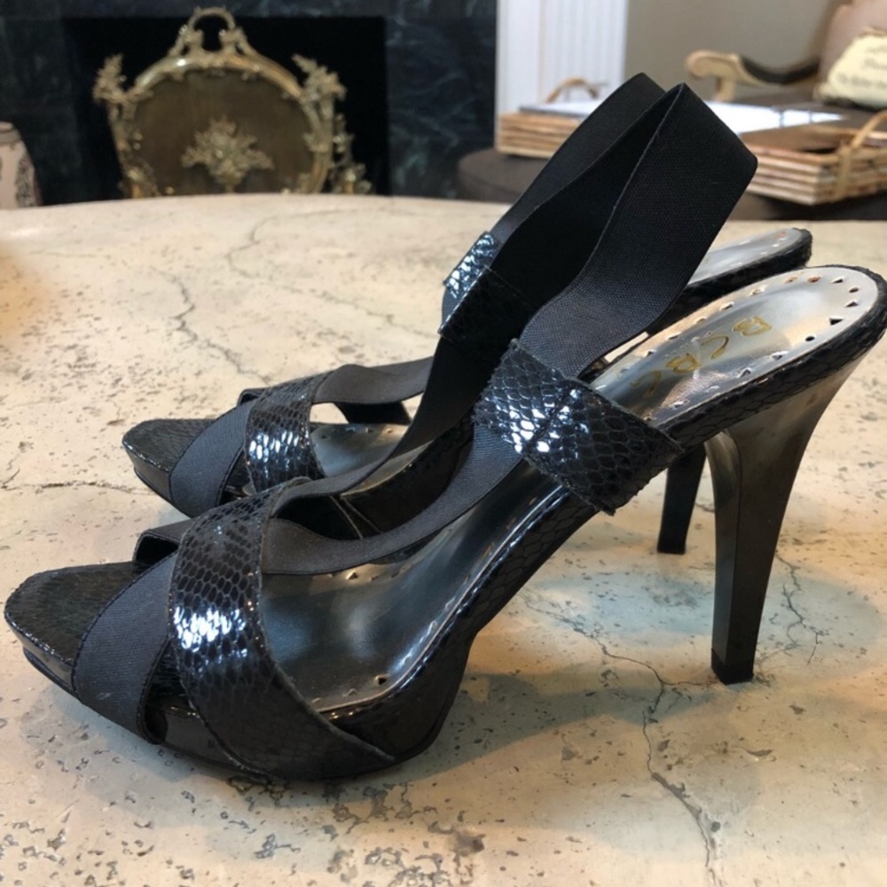 BCBG Strappy Pumps👠